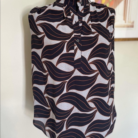 Ann Taylor Leaf Design Top - Picture 3 of 4